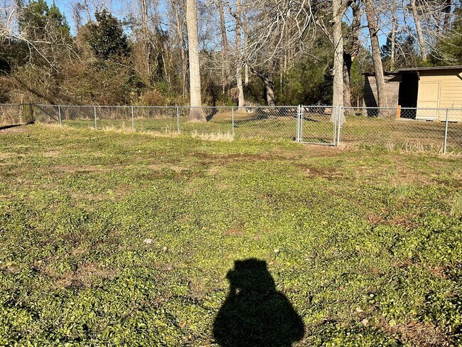 Building Photo - 2 Bedroom 1 Bath Located of Fire Tower Road