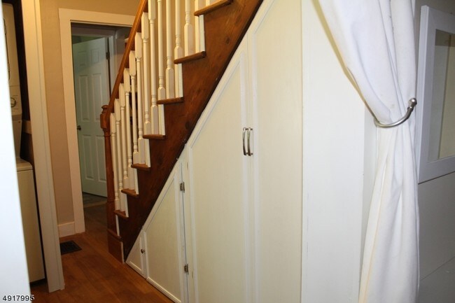 Building Photo - 920 Ridge Rd