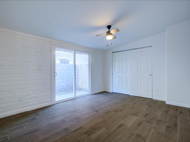 Building Photo - Beautifully Updated 1 Bedroom Home – Ready...