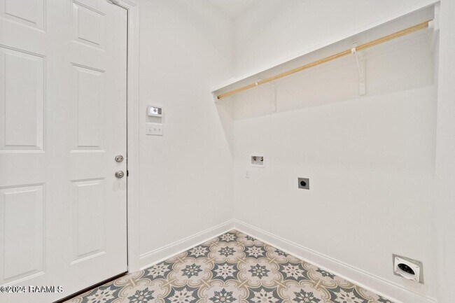 Building Photo - 128 Oak Village Dr