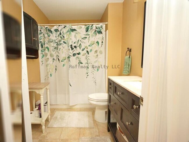 Building Photo - Harbour Island - Resort Style Living in a ...