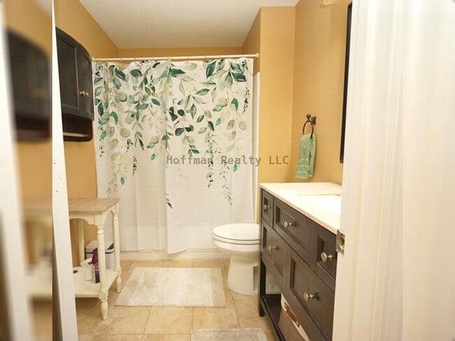 Building Photo - Harbour Island - Resort Style Living in a Gated Community