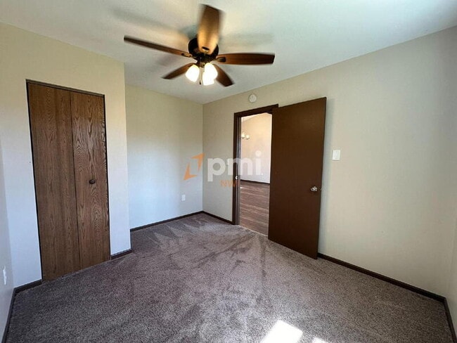 Building Photo - 404 Saginaw Dr