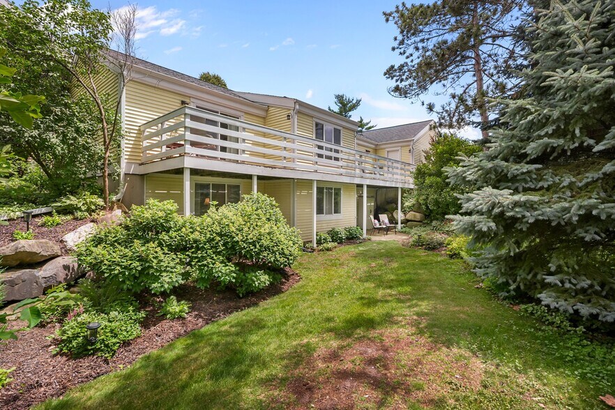 Building Photo - 2 Red Cedar Trl