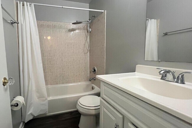 Building Photo - 5808 Waterdale Ct
