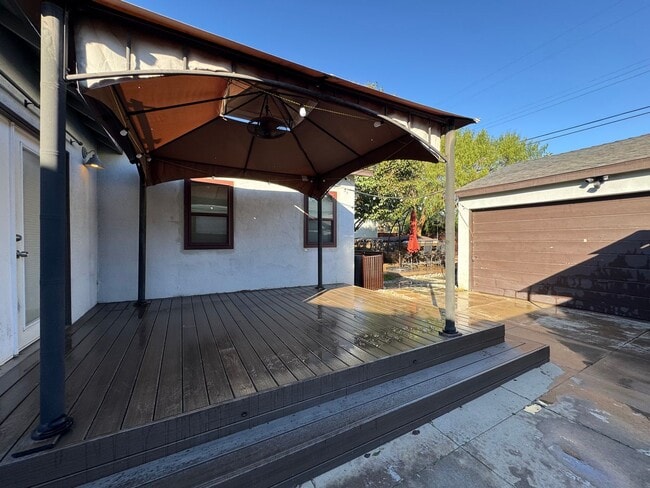 Building Photo - Stunning 3-bedroom, 2-bathroom home in Leimert Park area