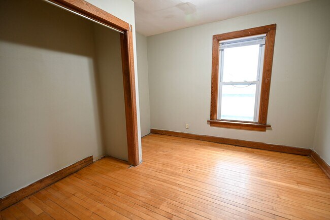 Building Photo - 405-407 W Main St - Duplex