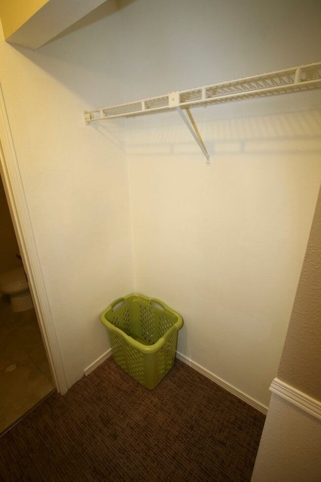 Building Photo - 2 Bed, 2 Bath Furnished or Unfurnished Condo in East Anchorage!