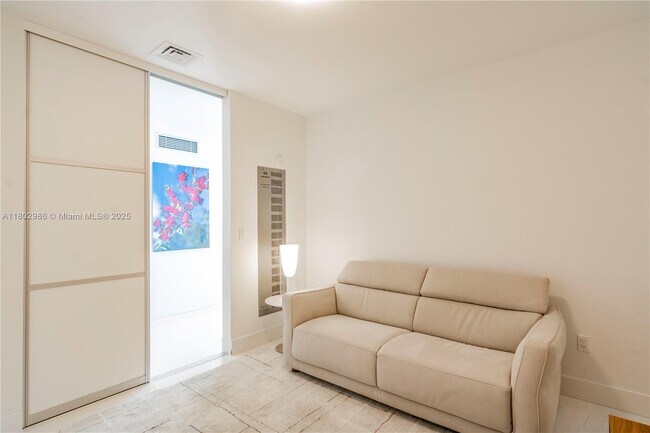 Building Photo - 16901 Collins Ave