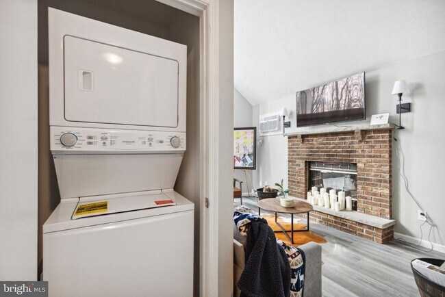 Building Photo - 20 Iowa Rd