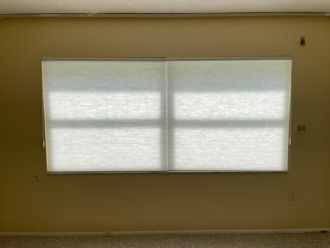 Building Photo - 4750 Cove Cir