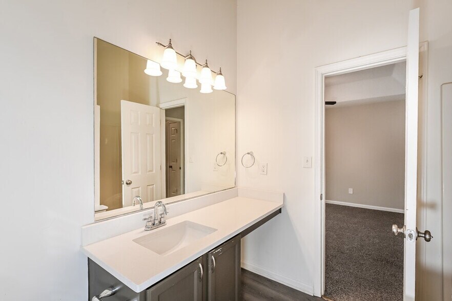 Building Photo - 3444 Sumter Pl