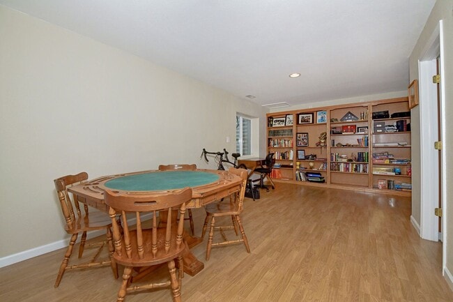 Building Photo - Spacious 2-Story with Mountain Views School District-20