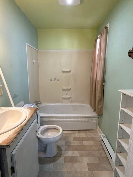 Building Photo - 745 Fairground Ave