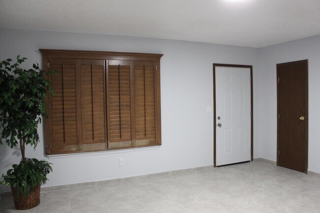 Building Photo - 288 Maricopa Dr
