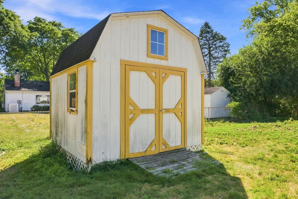 Building Photo - 4856 Danbury Dr