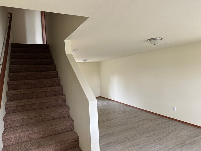 Building Photo - Beautiful 4 Bedroom / 3 Bath Home