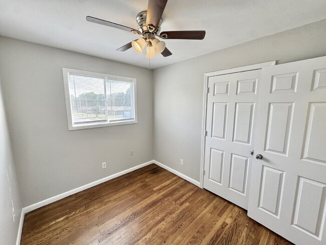 Building Photo - 784 Western Park Dr