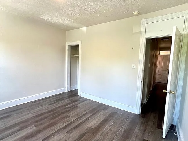 Building Photo - beautifully updated 3-bedroom, 1-bathroom townhouse