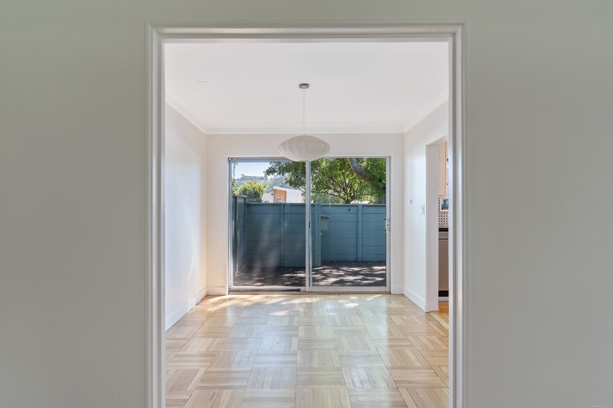Building Photo - 5146 Village Grn