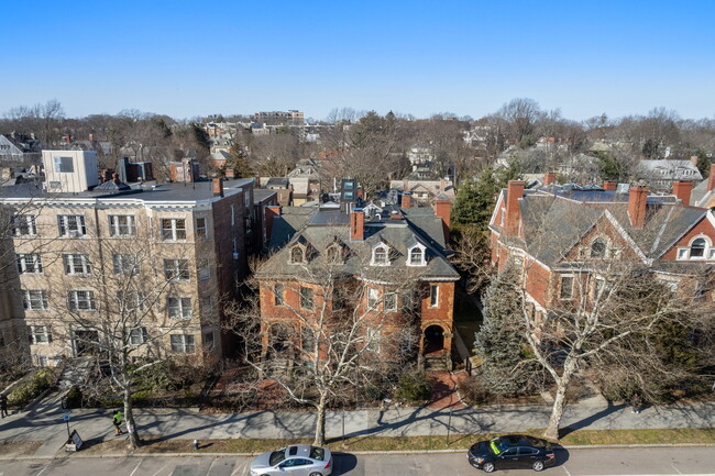 Building Photo - 1762 Beacon St