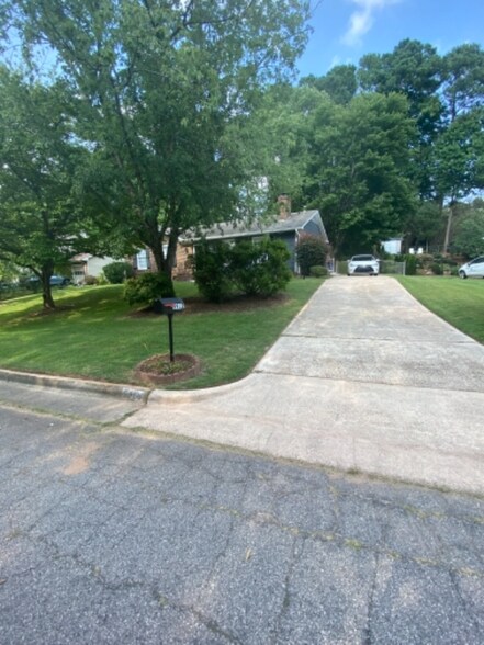 Building Photo - 5912 Wintergreen Dr