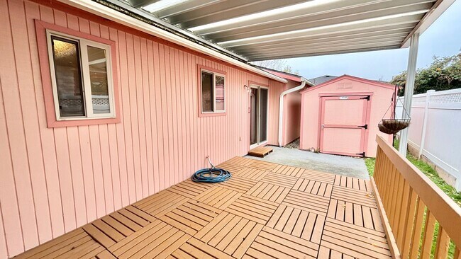 Building Photo - Now Offering Half Month Free! Charming 2BD...