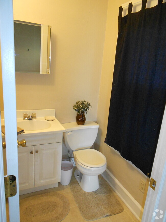 Building Photo - 117 Clapp St