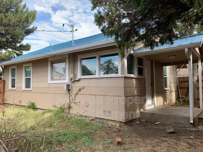 Building Photo - 300 Edwards St