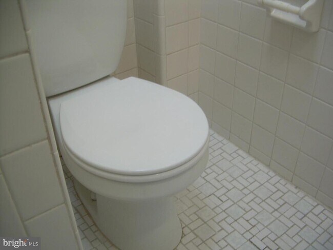 Building Photo - 996 Anchor St