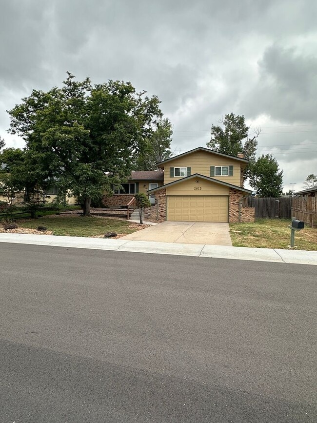 Primary Photo - Fantastic 4 bdrm home avail NOW