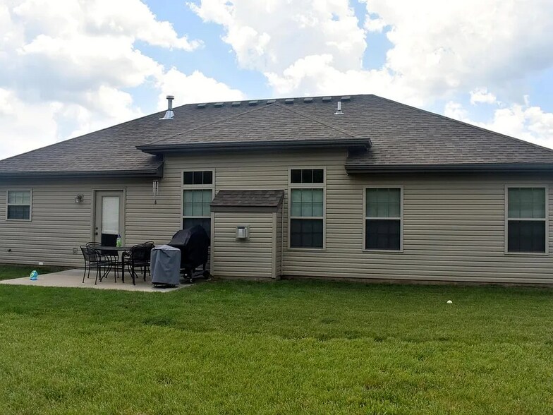Rear View - 904 S Louisville Dr