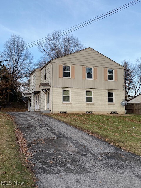 Primary Photo - 56 Willow Dr