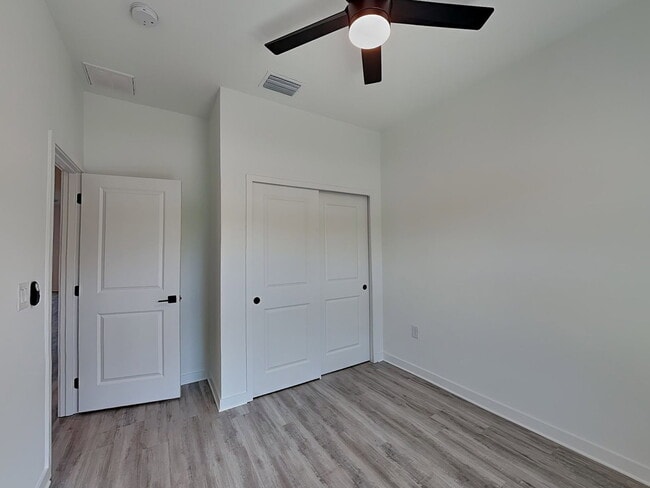 Building Photo - 1127 Highlands Rd