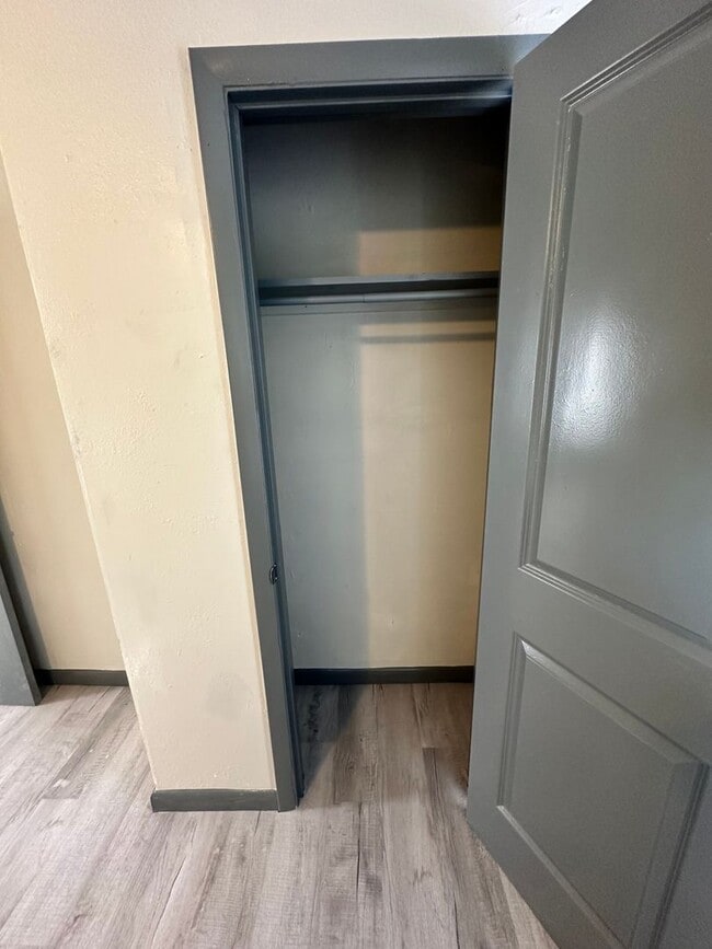 Building Photo - 2 Bed 1 Bath Moore