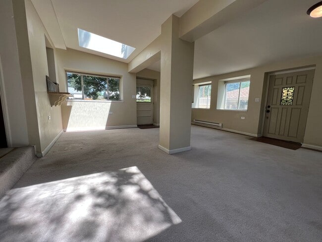 Building Photo - Mid Century Modern Ranch in Virginia Village!