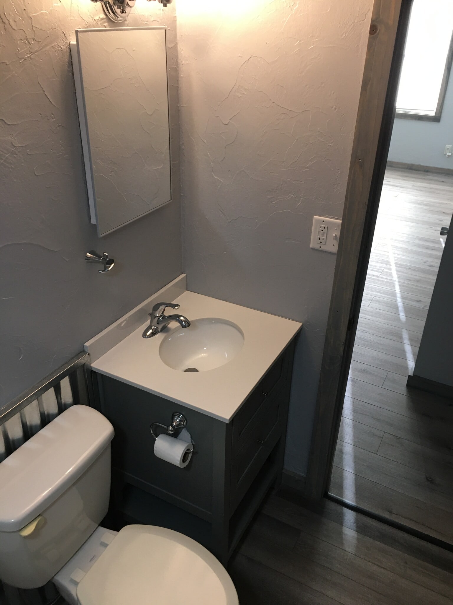 Another bathroom view - 1433 Witzel Ave
