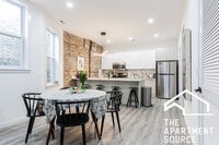 Building Photo - 2743 W Division St