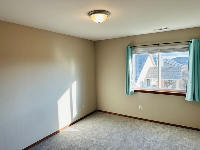 Building Photo - Charming Updated Property in Amazing Neighborhood