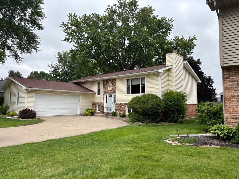 Building Photo - 3885 Tam O Shanter Dr N