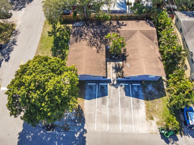 Building Photo - 1210 SW 26th St