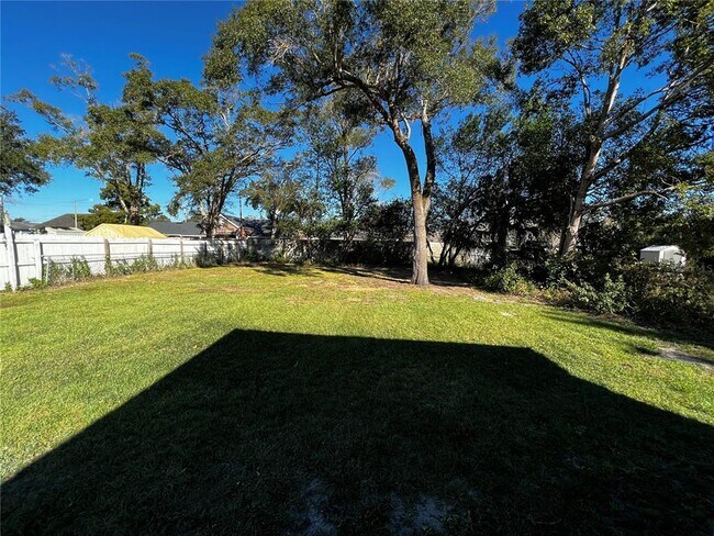 Building Photo - 1931 Carrigan Ave