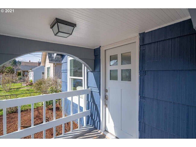 Building Photo - 8111 SE Taylor St