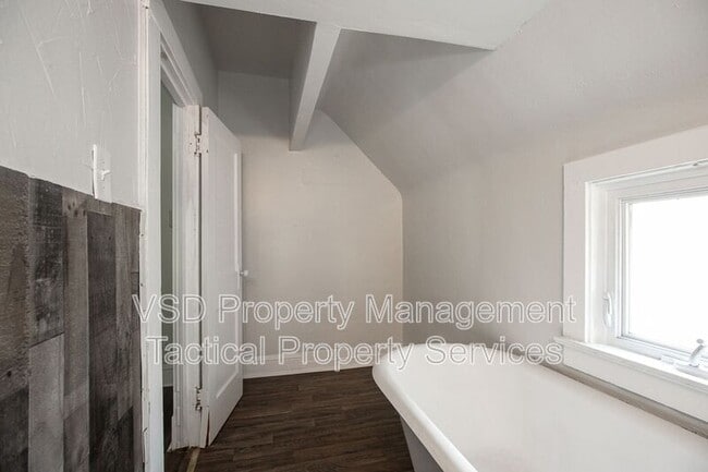 Building Photo - 3408 E 140th St