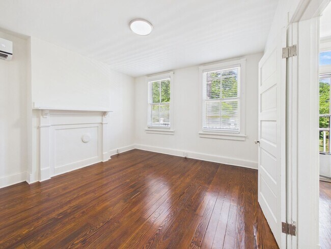 Building Photo - 1703 Oakdale Ave