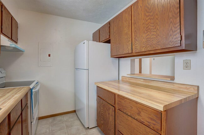 Building Photo - 235 Broadway Dr