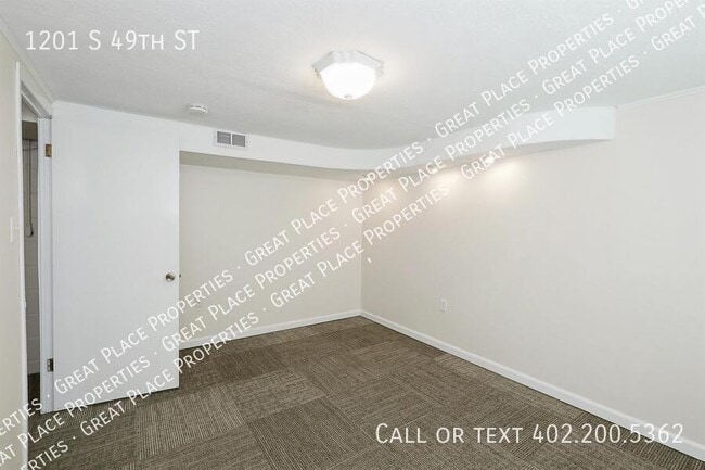 Building Photo - 1201 S 49th St