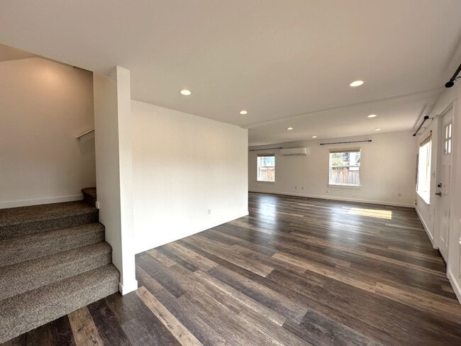 Building Photo - Modern & Stylish 4 Bed, 2.5 Bath Remodel!