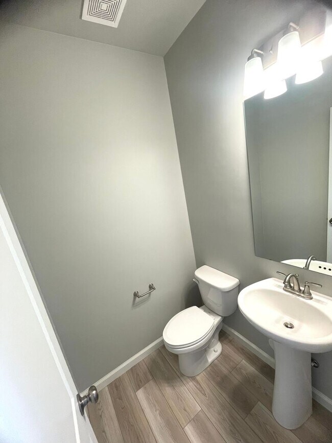 Building Photo - Saratoga Springs 4 Bedroom Townhome