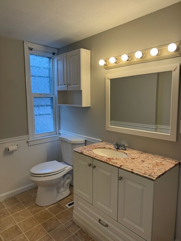 Building Photo - 18-20-20 S Walnut St